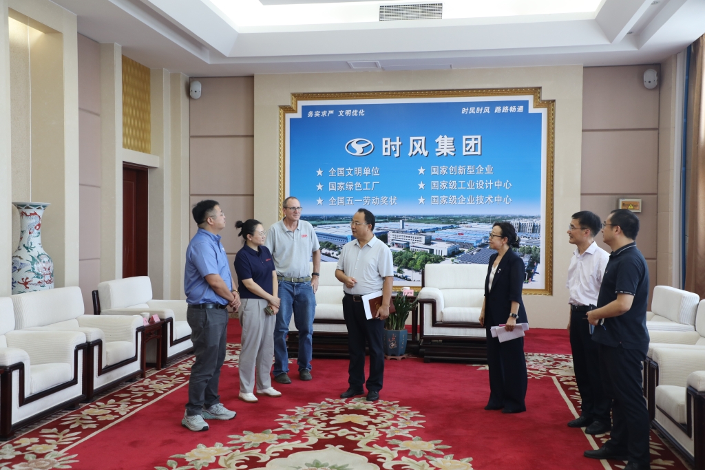 美国利滋勒公司董事长Wiliam James Urban先生造访太阳集团tyc539集团，，，太阳集团tyc539集团与湖北宜昌经纬纺机公司签署战略相助